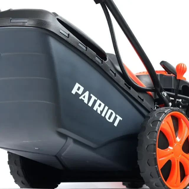 Бензиновая газонокосилка самоходная Patriot PT 53LSE Бензиновая газонокосилка самоходная Patriot PT 53LSE